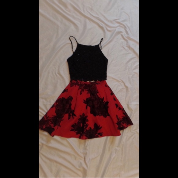 A 2 piece Formal Outfit - Picture 2 of 8